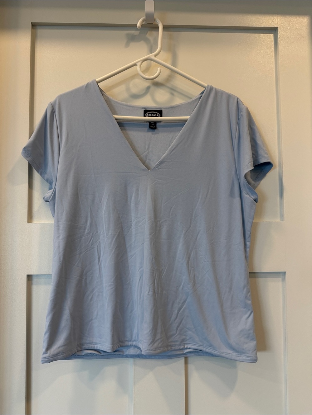 Scoop Lightweight V-Neck Tee in Pale Blue